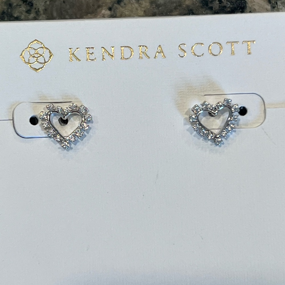 NWT Kendra Scott Ari Silver & Crystal Heart Stud Earrings PERFECTLY PRISTINE!